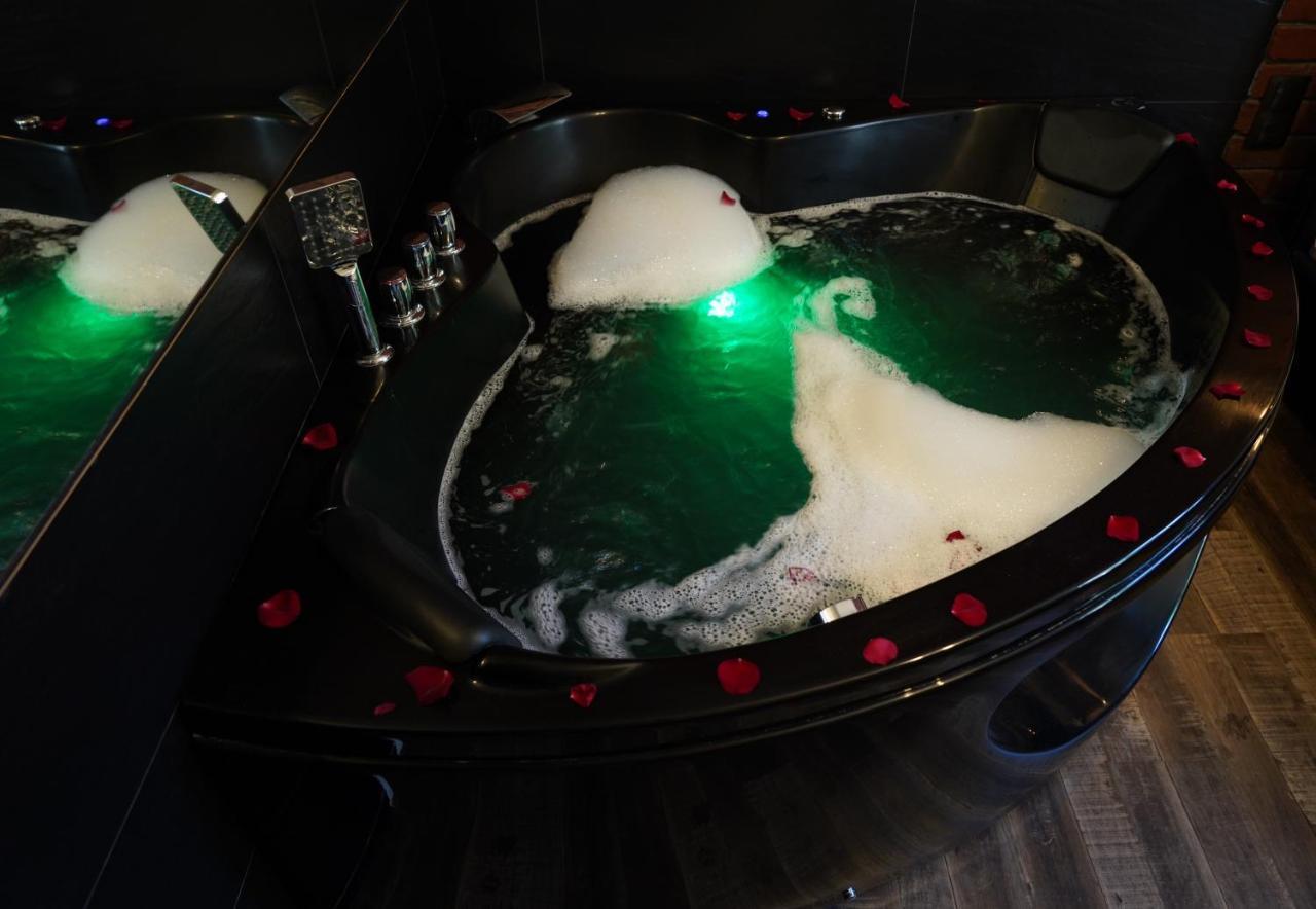 Studio Spa Bath