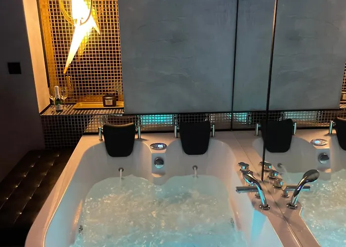 Apartament z Jacuzzi w Sercu Krakowa